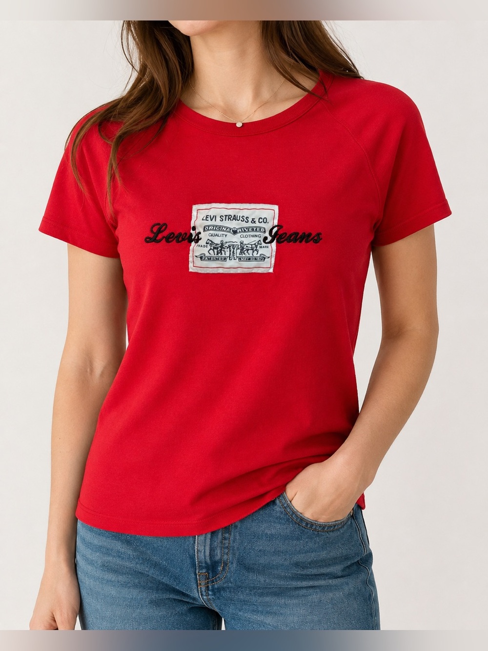 Levi’s Women’s Red Logo Patch Embroidered Crewneck Tee Shirt Small Y2K Retro